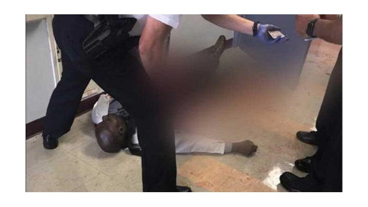 Εικόνα ντοκουμέντο: Ο δράστης της επίθεσης νεκρός μέσα στο νοσοκομείο του Μπρονξ